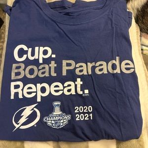 Tampa Bay Lightning Hockey hat Men’s Tshirt Large